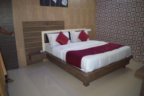 Dwarka Hotel | The Sky Comfort - Hotel The Heaven, Dwarka