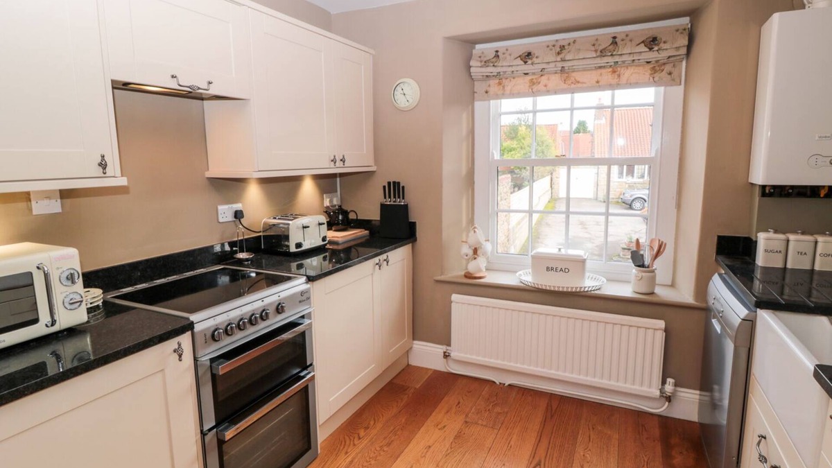 Kirkbymoorside Cottage | THE SMITHY, family friendly, with a garden in Kirkbymoorside