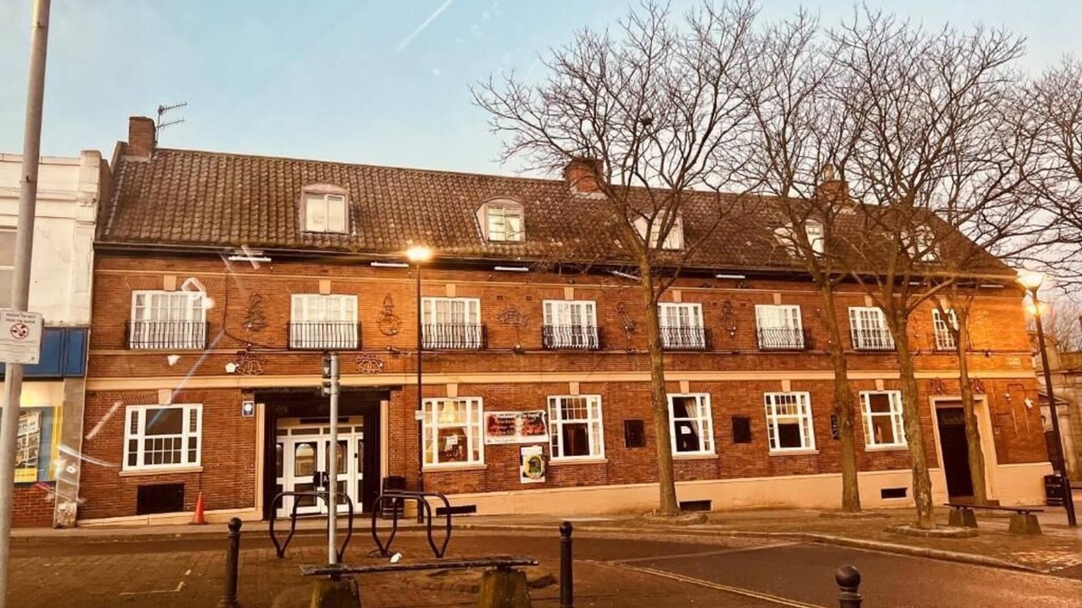 Tunstall Hotel | The Sneyd Arms Hotel