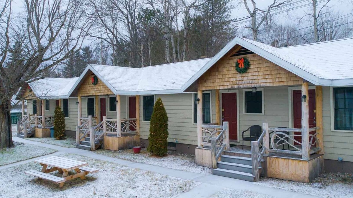 Lake Placid Hotel | The Snowshoe Lodge