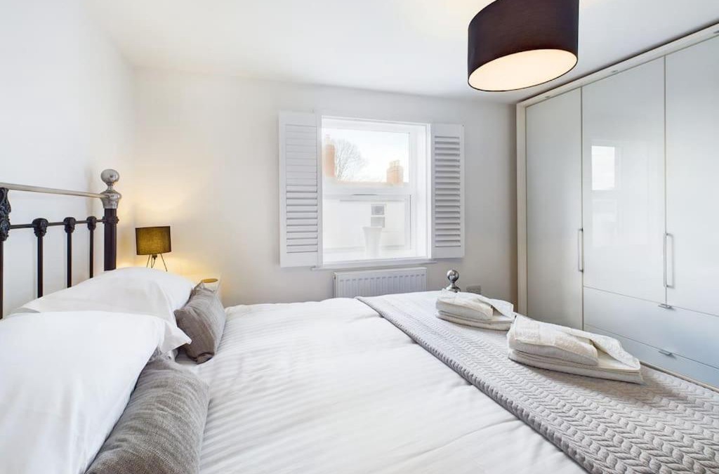 Cheltenham House | The Snug Central Cosy Good Wi-Fi