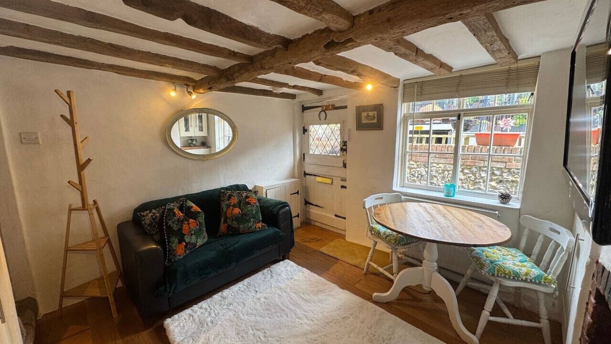 Henley-on-Thames House | The Snug in the centre of Henley