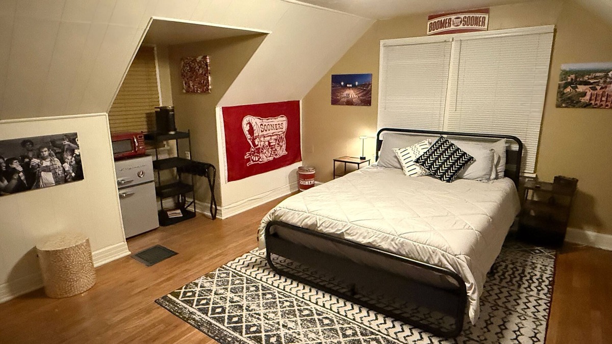 Norman Apartment | The Sooner Suite on Santa Fe~ nOU Campus Corner