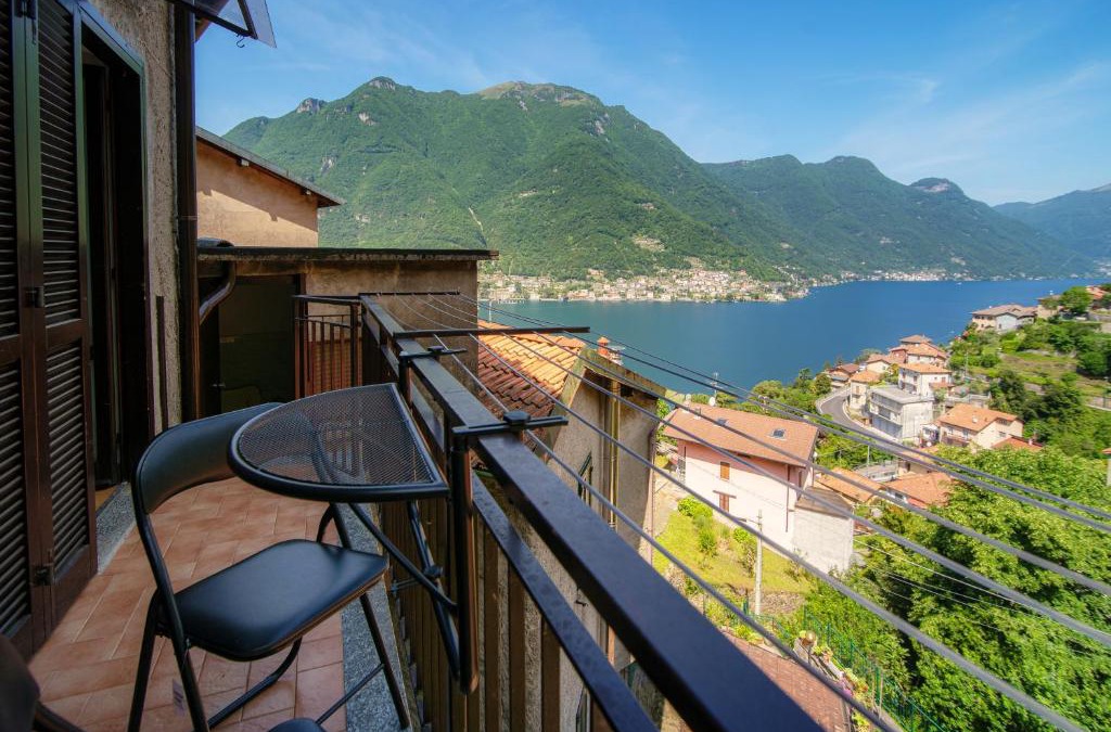 Pognana Lario Apartment | The sound of silence