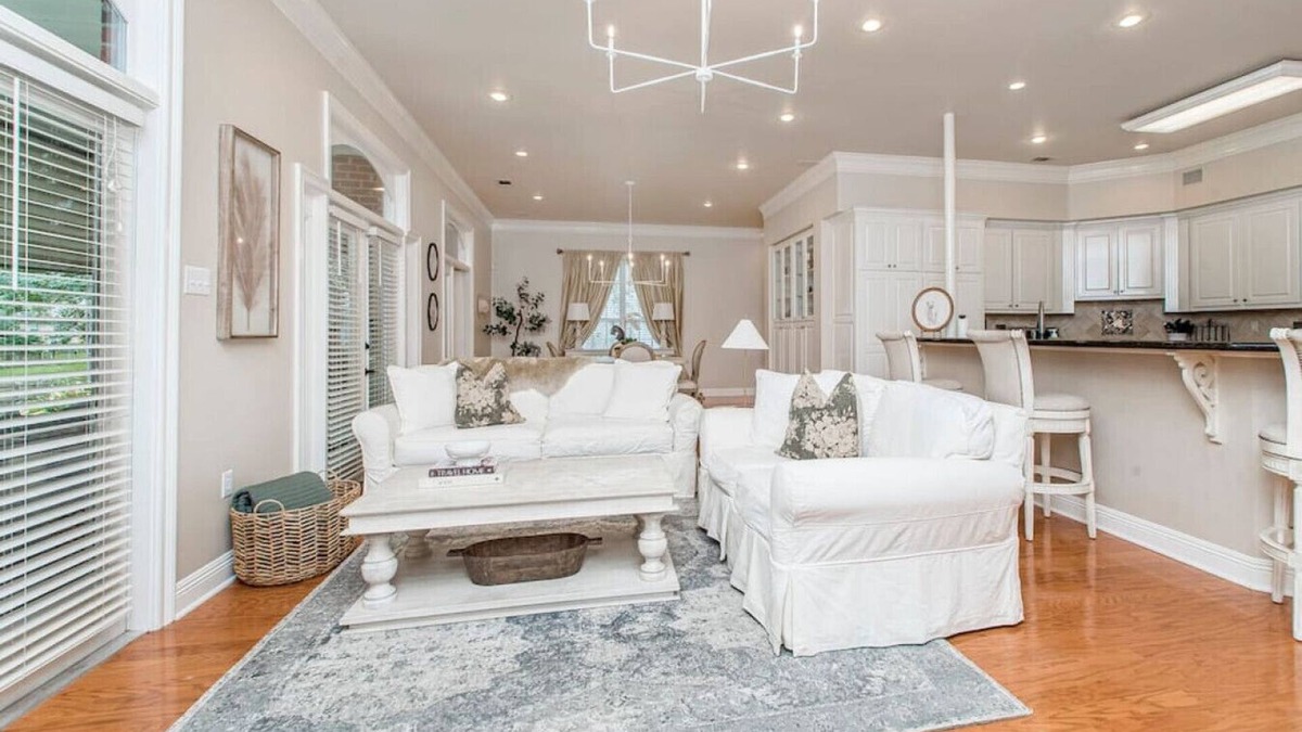 Covington House | The Southern House | Waterfront | Pet Friendly