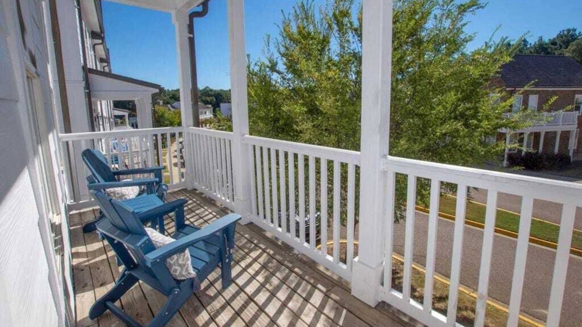 Oxford House | The Southern, Multi-family HOME 2 miles to the Square & Campus!