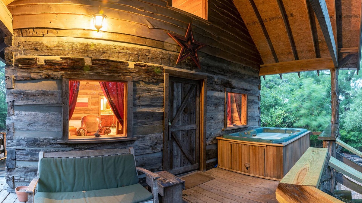 Brenham Cabin | The Spa Vista Private Log Cabin at Scenic Hill Retreat with Hot Tub and Moon Tower