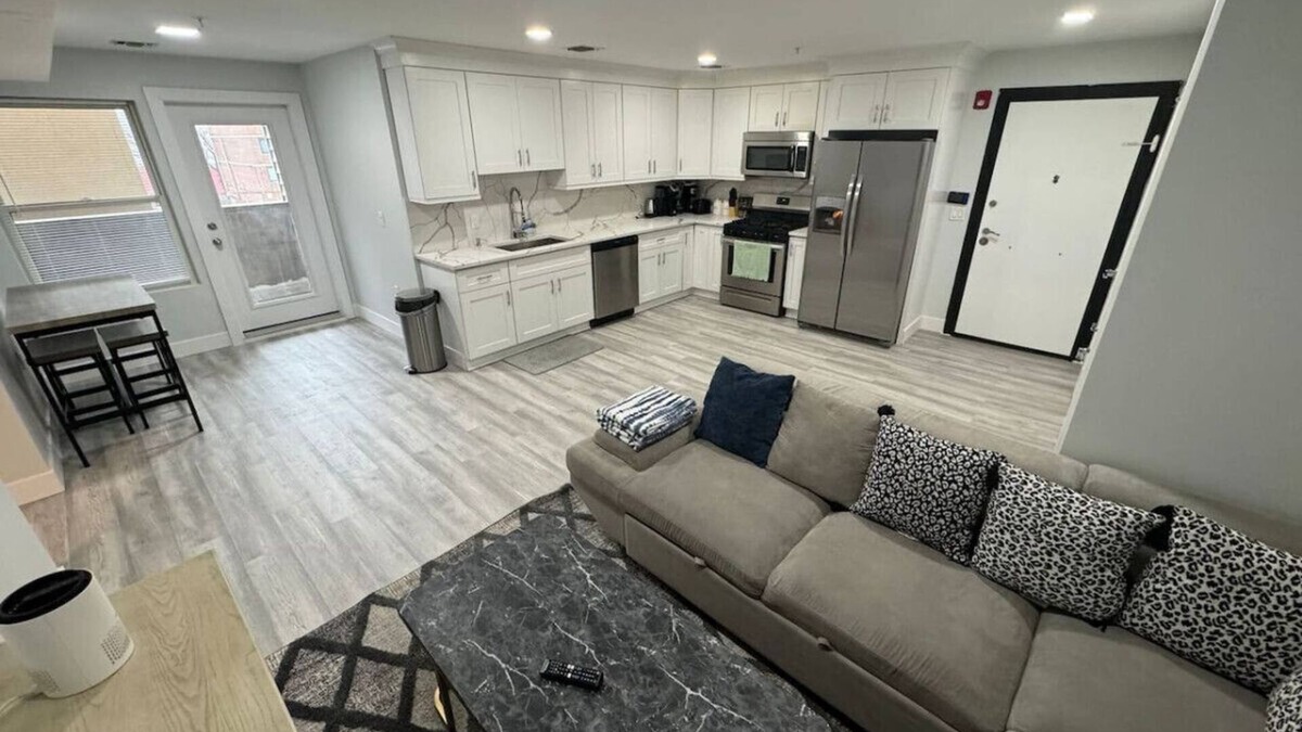 Paterson Apartment | The Spacious Suite: 2BR with Balcony