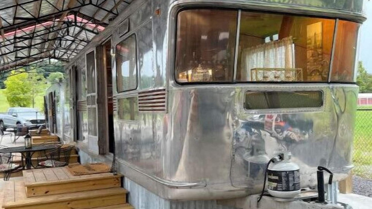 Tellico Plains Resort | The Spartan Village - A Retro Trailer Coach Resort - 1955 Spartan Mansion #2