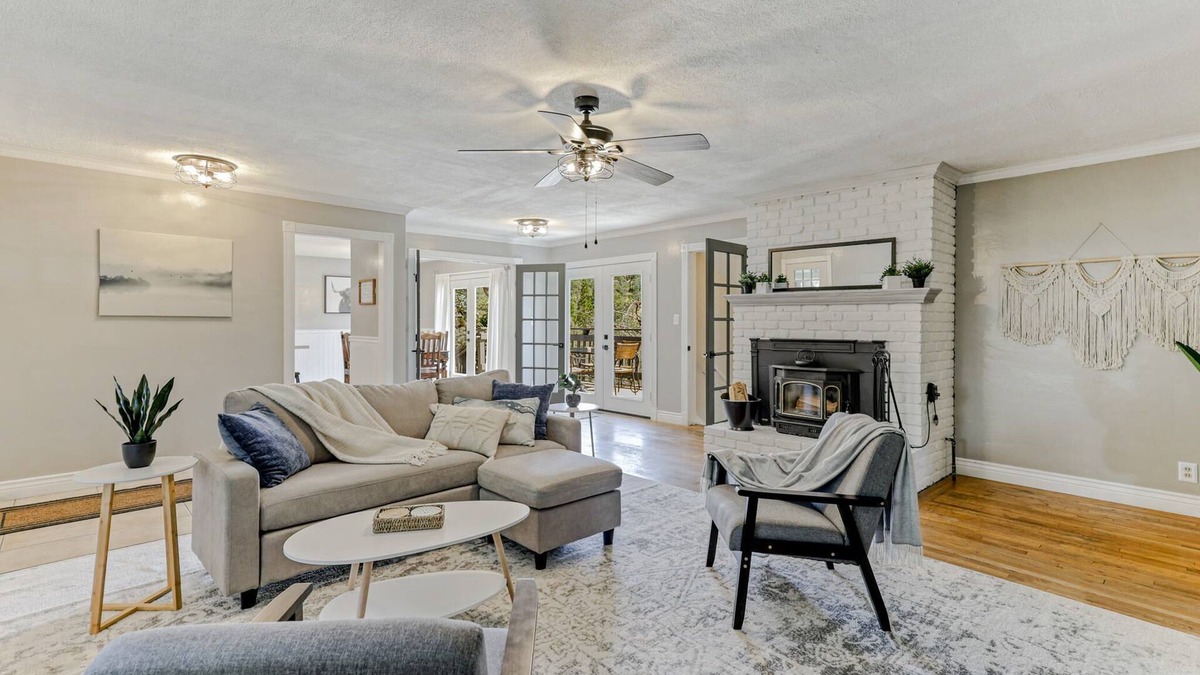 Redding House | The Spero Château : Comfortable & Spacious 30Day+