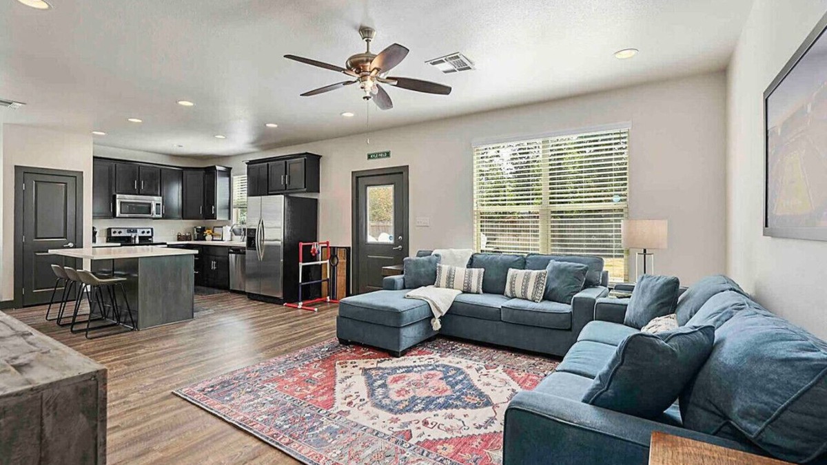 College Station House | The Spirit: 4 BR/4.5 BA Charming Home, Private Yard