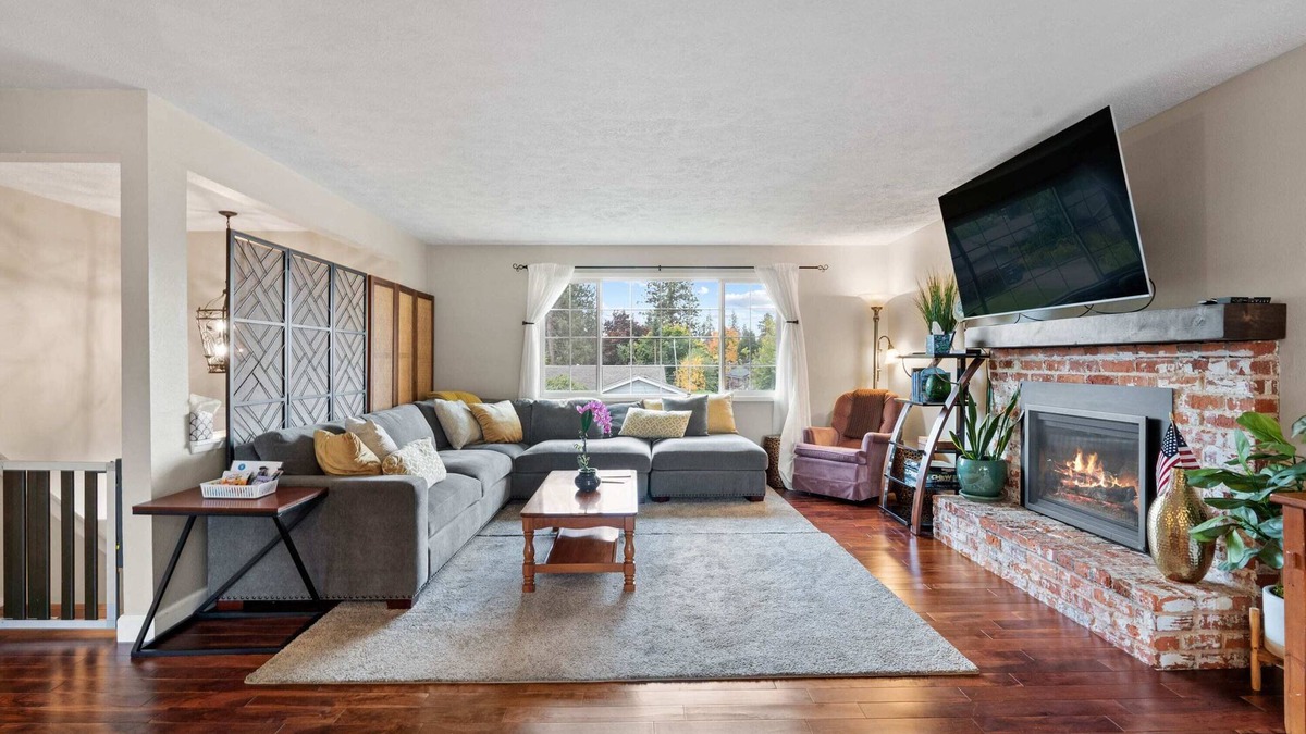 Lincoln Heights House | The Spot | Chill South Hill Vibes + Pool Table