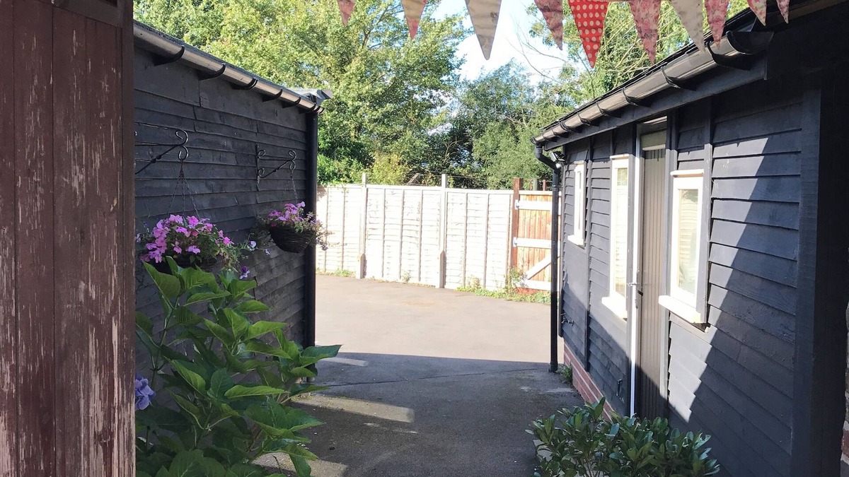 Stourbridge Cabin | The Stable at New Wood Farm. Private parking behind electric gates.