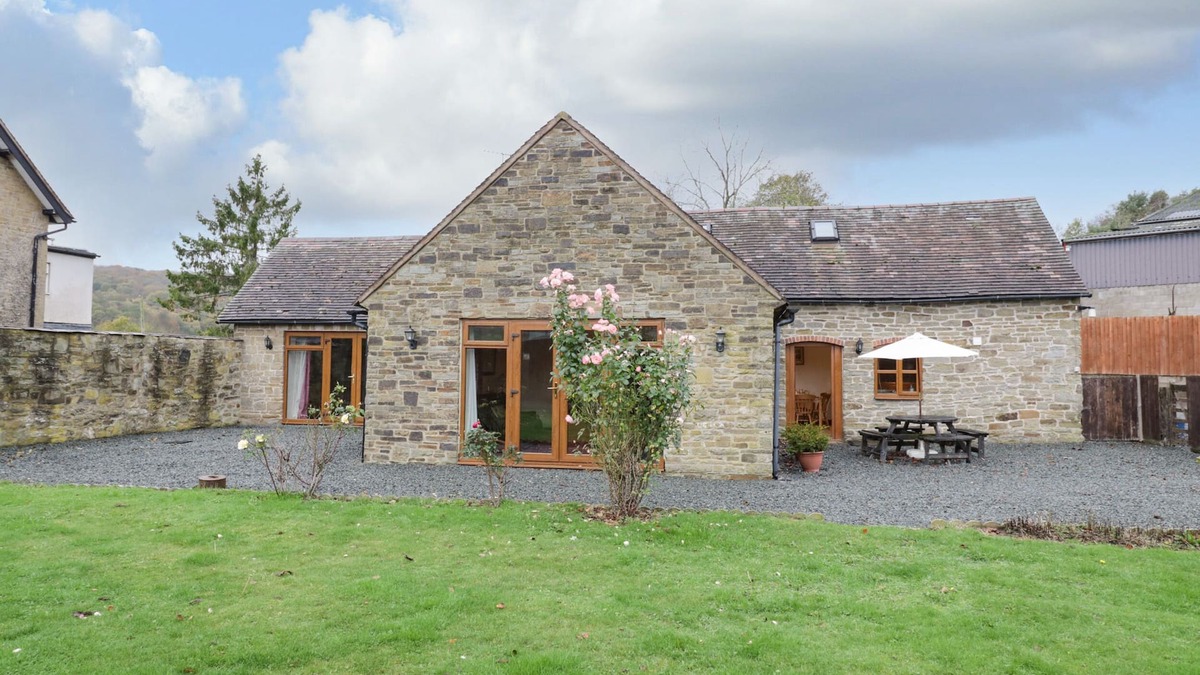 Onibury Cottage | THE STABLE, pet friendly, character holiday cottage in Craven Arms