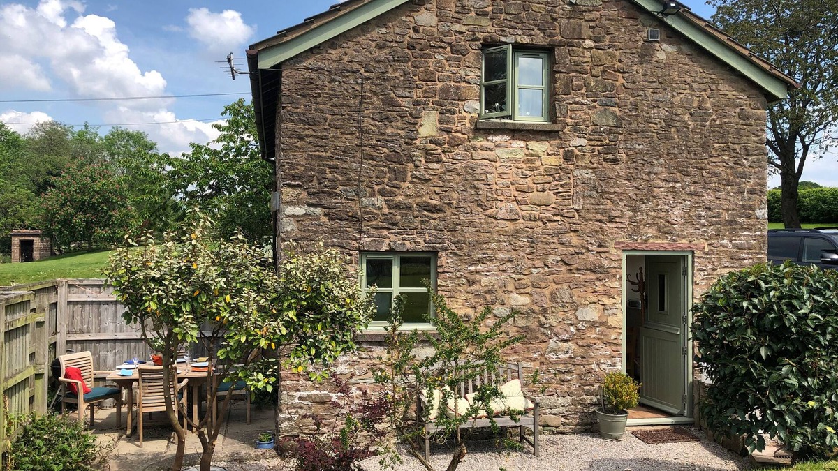 Marstow Cottage | THE STABLE, pet friendly, with a garden in Marstow