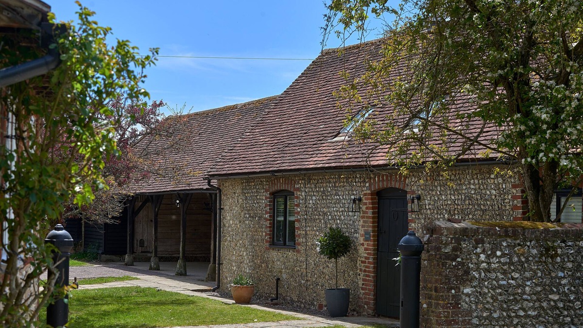 Eartham House | The Stables, Seabeach Farm