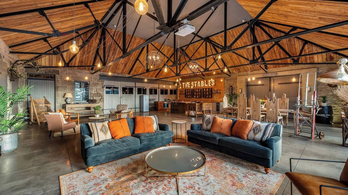 Glenisla Villa | The Stables - unique conversion with hot tub!