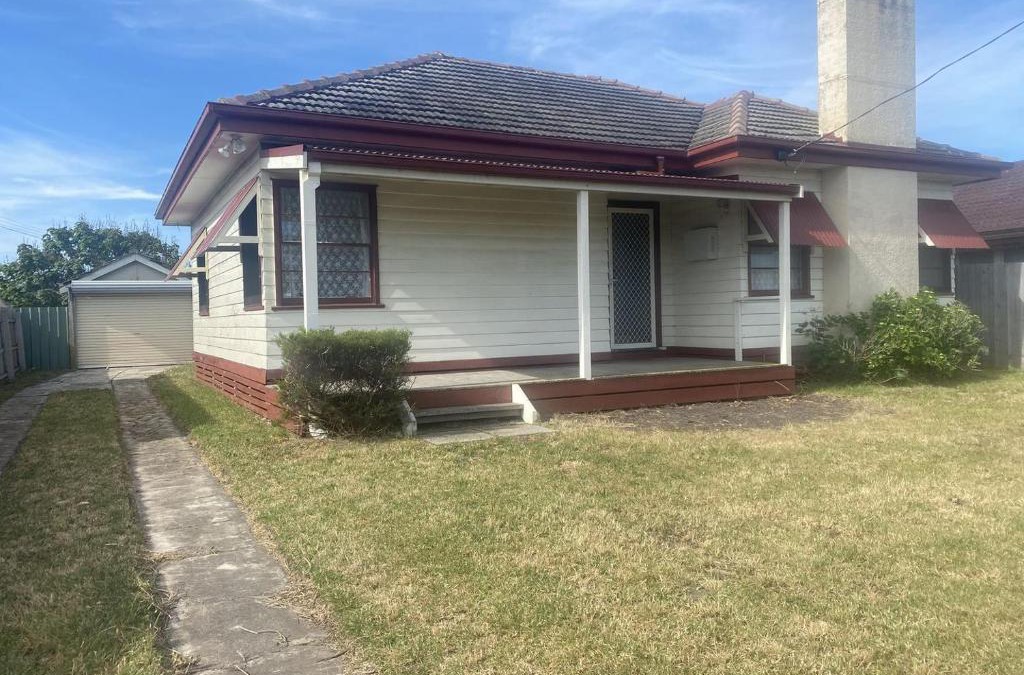 Lakes Entrance House | The Staff House