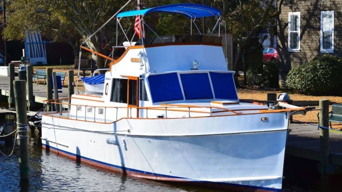 Historic Downtown Manteo Boat Rental | THE STARRY BANNER! Classic yacht docked in historic downtown Manteo Marina