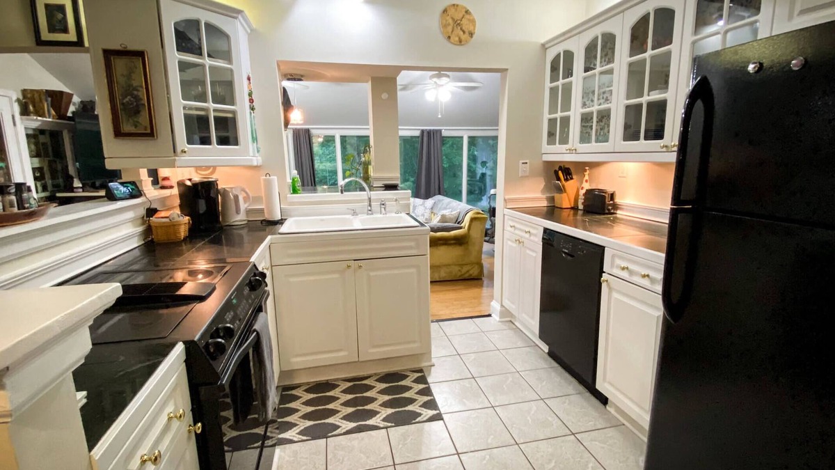 Macon Apartment | The Stone - 1Bd/1Ba Furnished Apartment - Near Lake And Bike Trails, Mercer