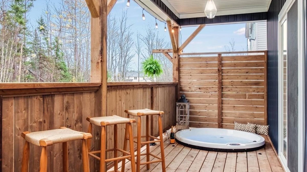 Fredericton House | The Stonehill - Luxury Home Minutes to Fredericton