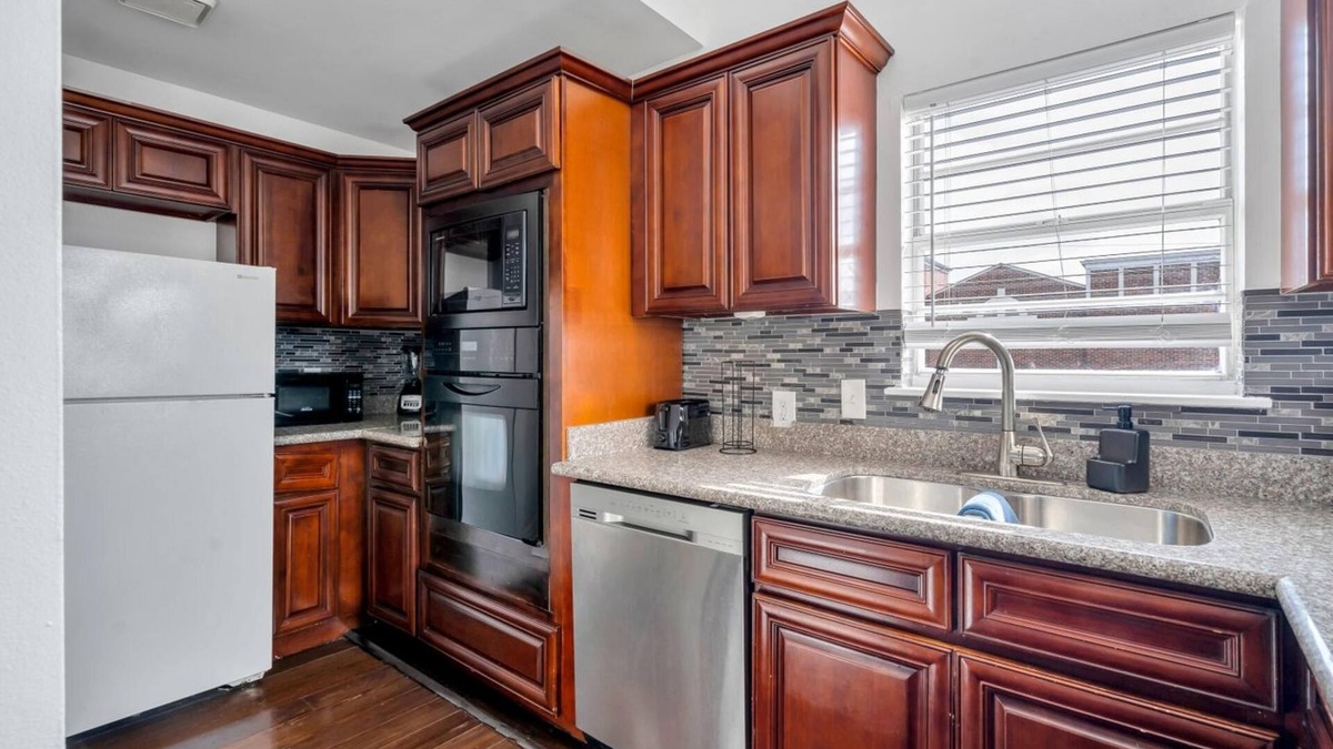 Tulane - Gravier Apartment | The Streetcar Sanctuary