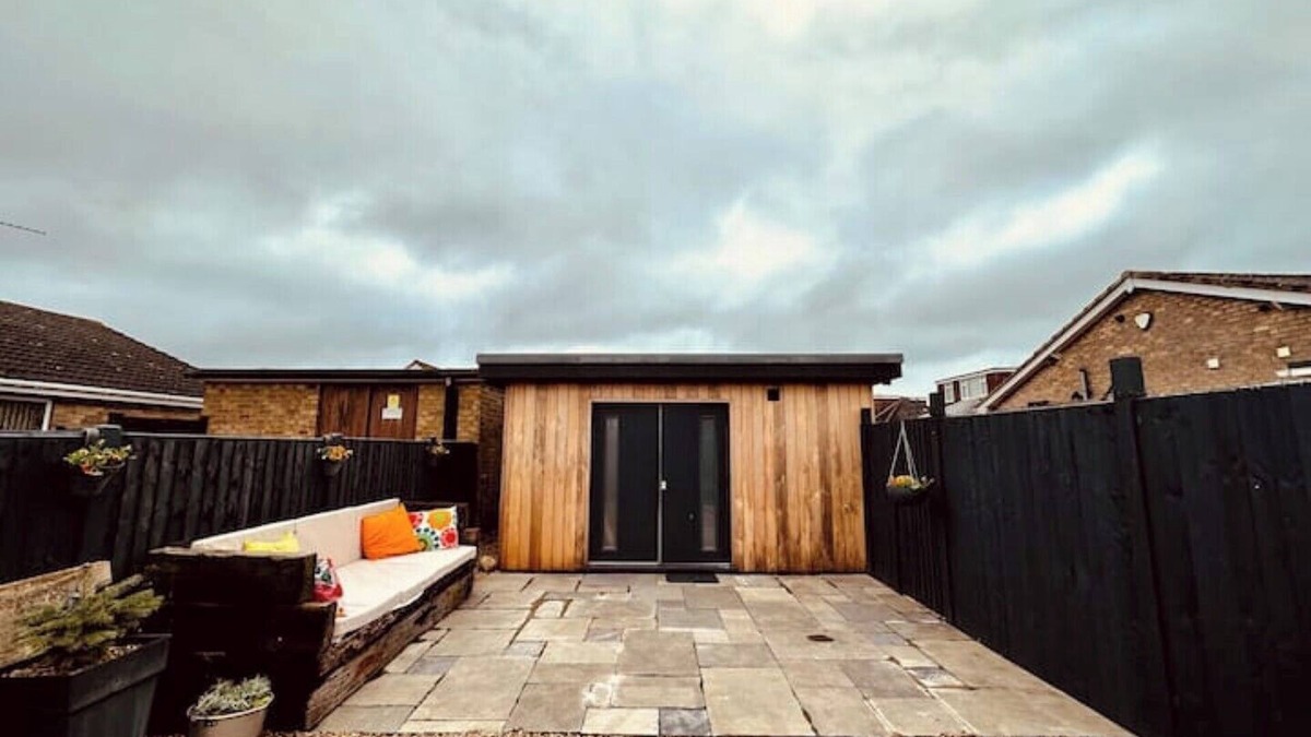 Humberston Apartment | The Studio by Hip Haus, a Stylish Chill out Closet to the Beach