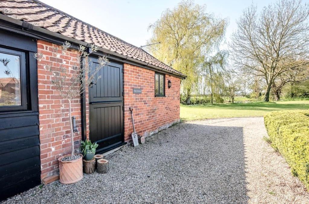 Woodbridge House | The Studio, Hoo