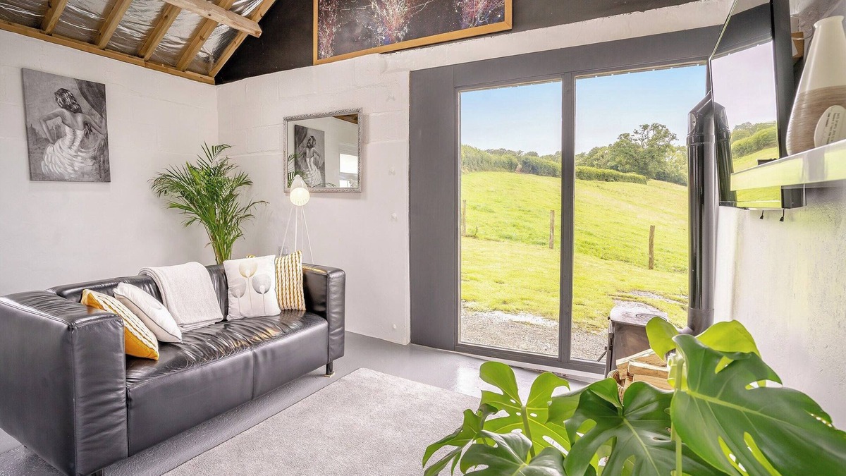 Pentrefelin Cottage | The Studio - UK44779