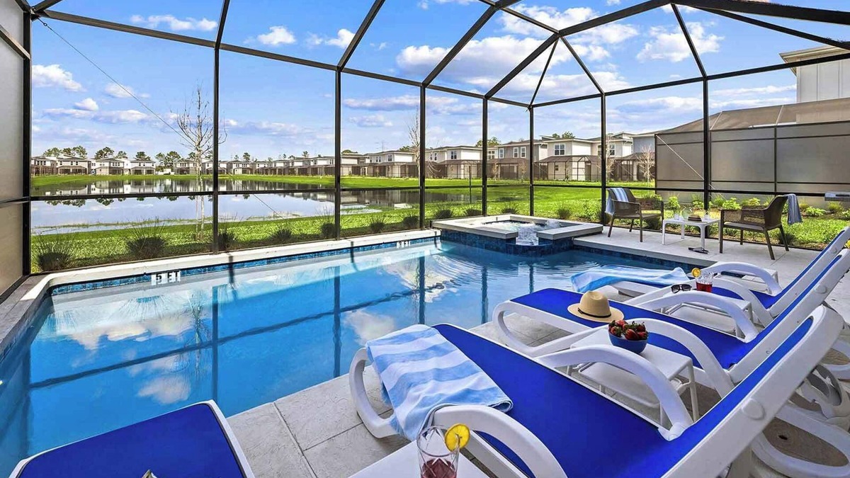 Florida Center House | The Sublime | Deluxe home w pool, huge LR/DR, epic theme BR, near top theme park