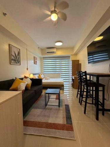 Valenzuela Apartment | The Suite Life - Level 42 at Makati