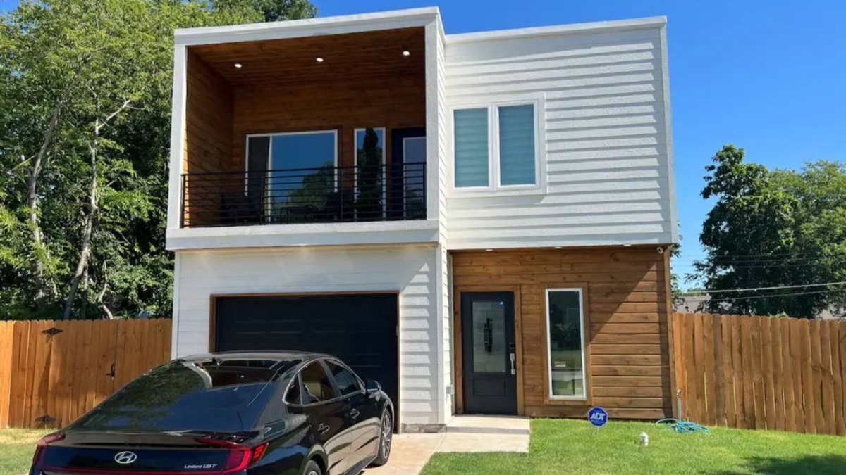 Tulsa House | The Suite Spot- Sleeps 7-Only 4 min from downtown