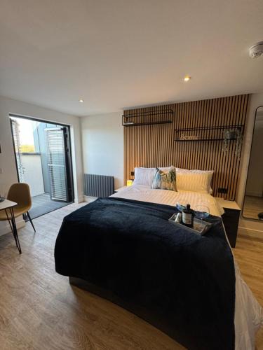 Ormskirk Apartment | The Suites, Ormskirk - Rooms by Vici