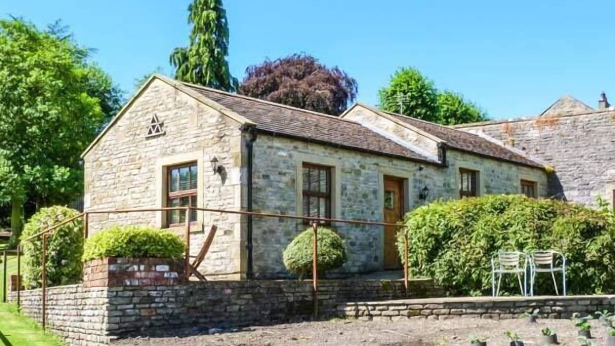 Middleham Cottage | THE SUMMER PALACE, romantic, character holiday cottage in Middleham