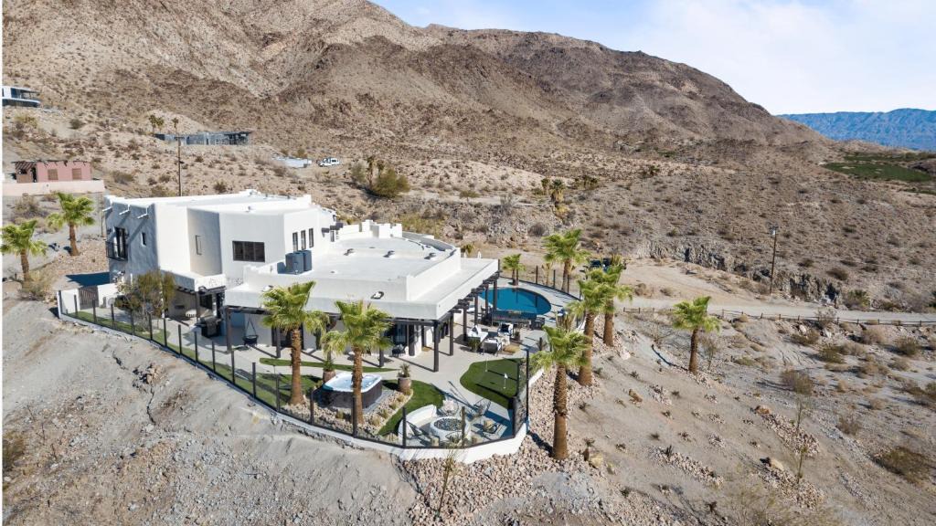 Palm Desert House | The Summit NEW Hilltop Estate with Sunset Views & Movie Theater