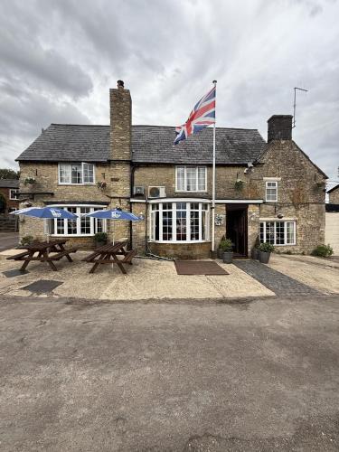Brackley House | The Sun Inn