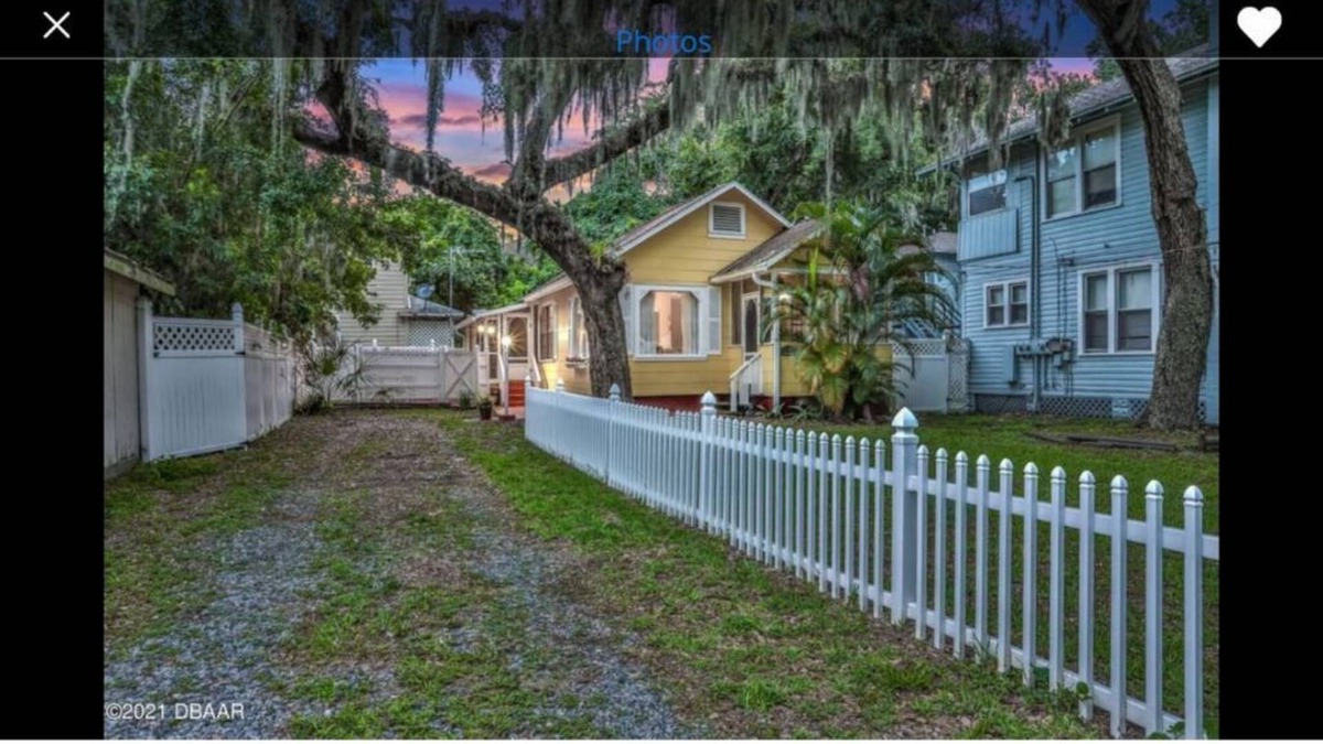 Daytona Beach Cottage | The Sun Kissed Cottage (minutes from the beach!)