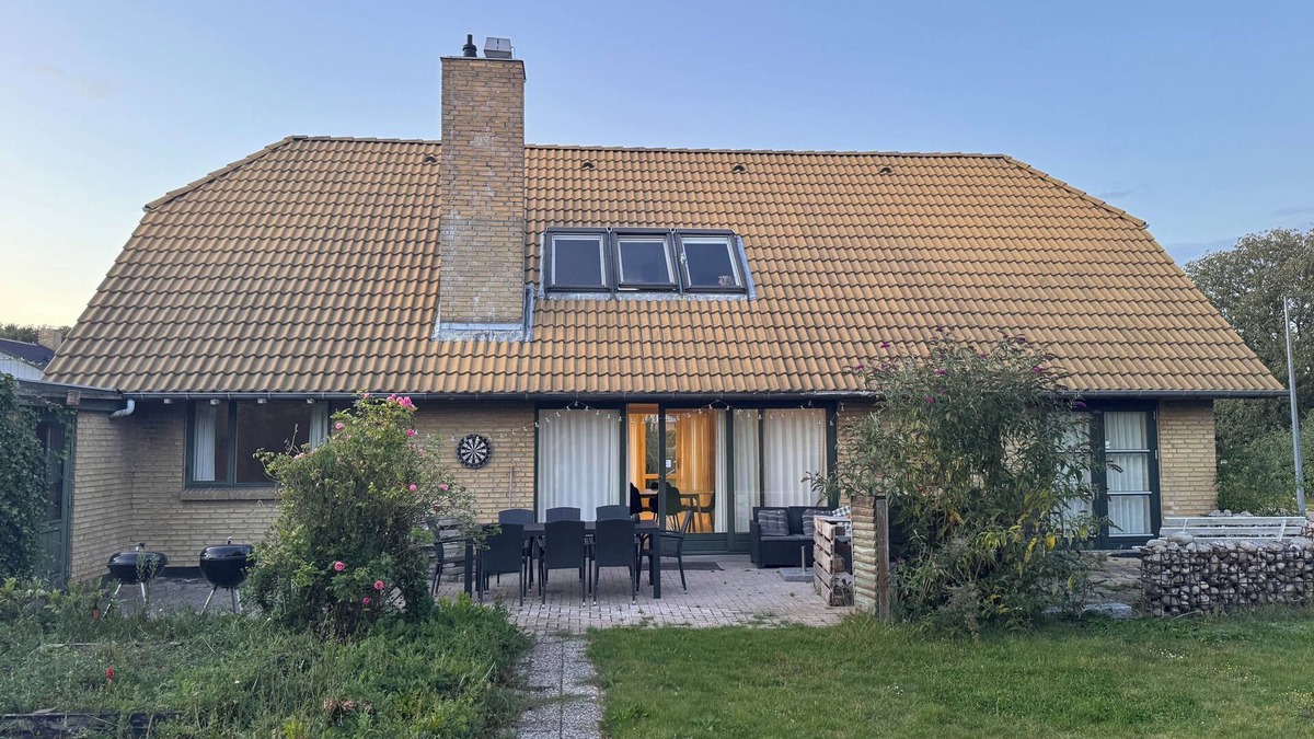 Kerteminde Municipality House | The Sunflower: 7BR, 3BA Retreat w/Garden & Parking in Munkebo