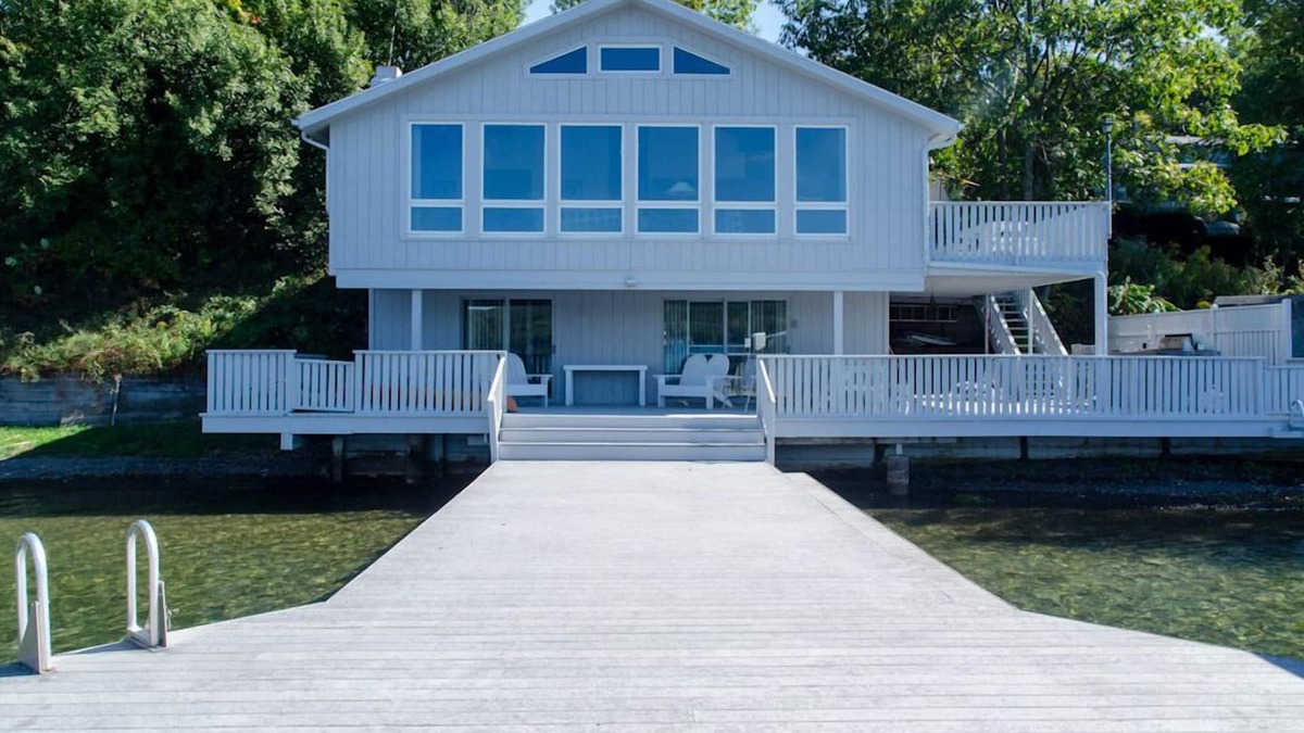 Hammondsport Cottage | The Sunken Cork - Water's Edge Getaway!