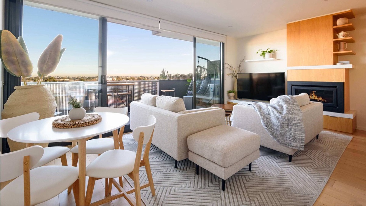 Northcote Apartment | The Sunset Suite | City & Sunset Views