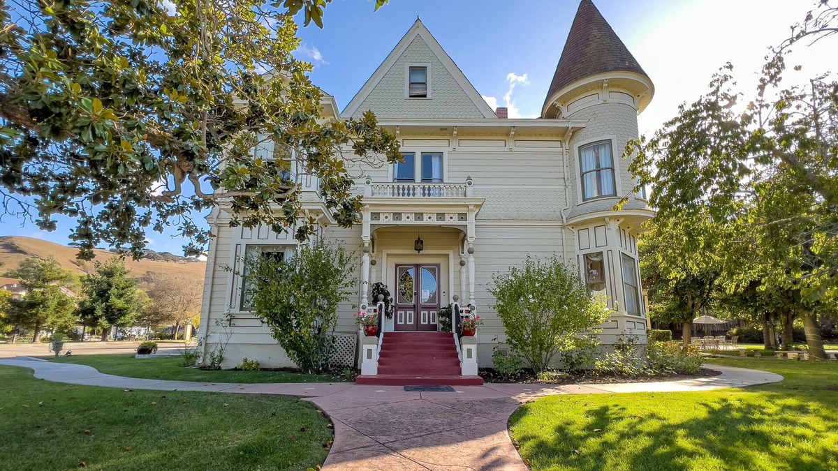 Salinas House | The Superior Room 209