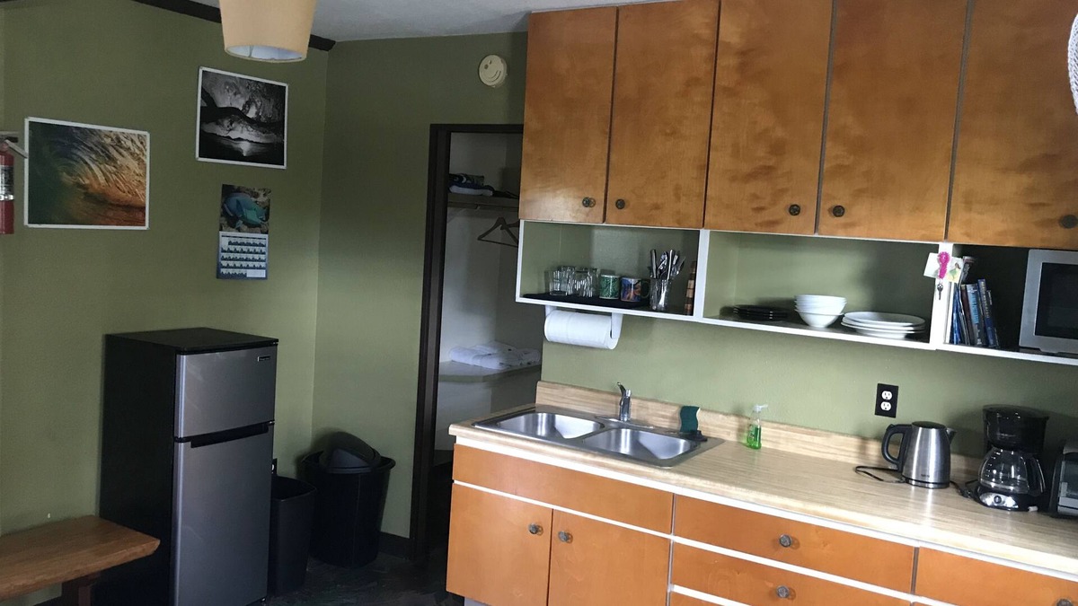Historic Kailua Village Apartment | The Surf Hideaway is walking distance to everything Kona
