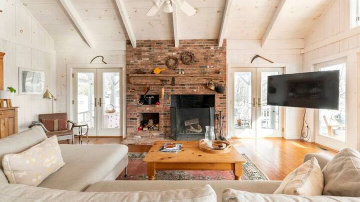 Thompson Ridge House | The Swallow's Nest Catskill Charm with Seasonal Pool and Firepit