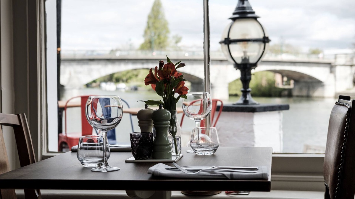 Staines Hotel | The Swan Hotel