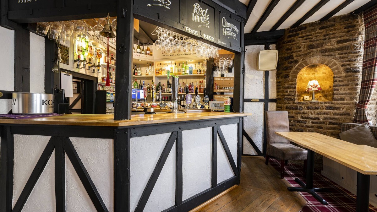 Ozleworth Hotel | The Swan Hotel