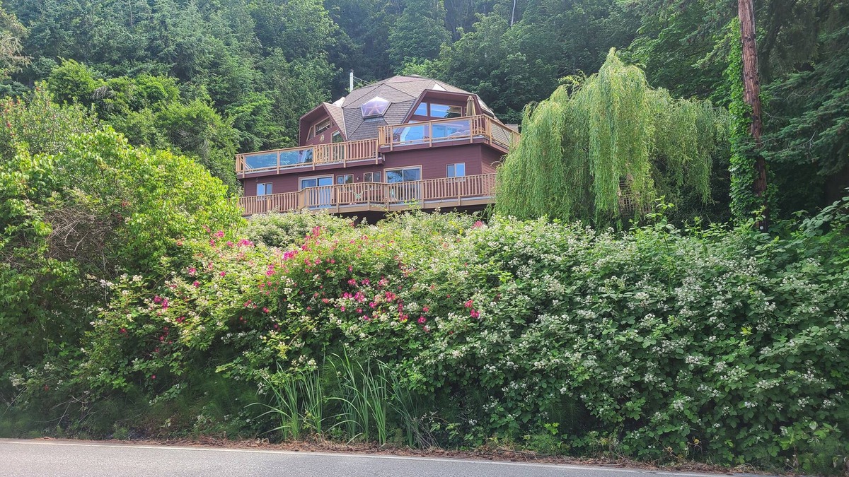 Bellingham Apartment | The Sweet Suite at The Dolls' Dome-ane on historic Chuckanut Drive