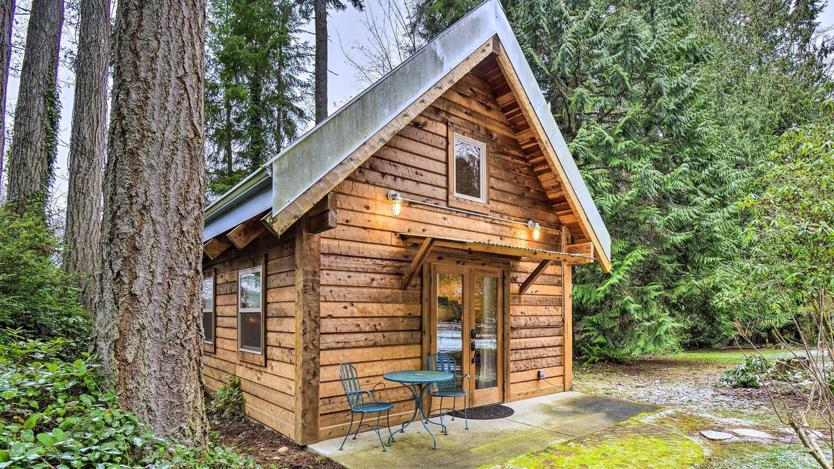 Poulsbo Cabin | 'The Sweetest Little Cabin' w/ Fireplace!