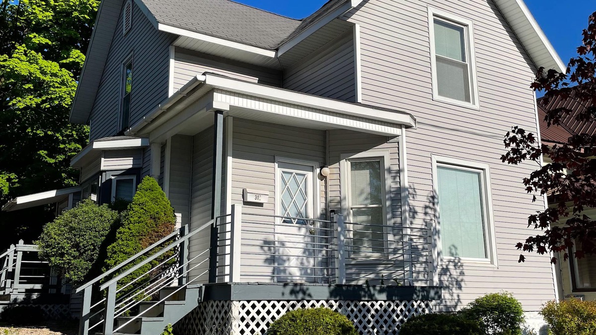 Manistee Apartment | The Sycamore Nest - New Pet Friendly Retreat. 1 Mile to Lake Michigan!