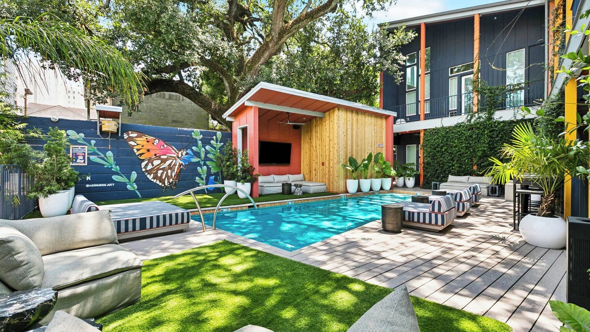 Faubourg Lafayette Hotel | The Syd | Mardi Gras Magic | Heated Pool & Oasis