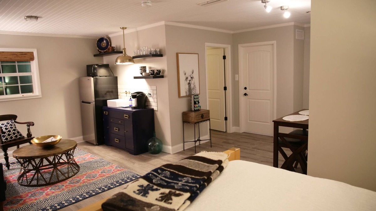Abilene House | The Sylvan Suite by Curated Stays: Queen Bed